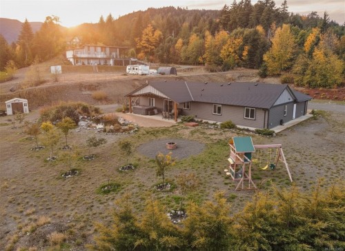 1700 Warn Way, Qualicum Beach, BC 