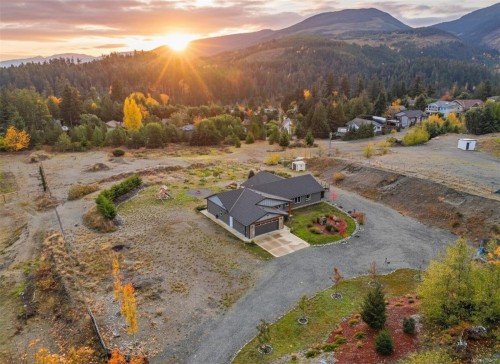 1700 Warn Way, Qualicum Beach, BC 