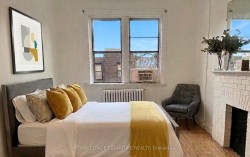 2-1 Hamilton Street Toronto, ON M4M 2C4