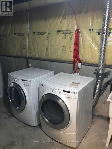 4639 Centretown Way, Mississauga, ON - Indoor Photo Showing Laundry Room