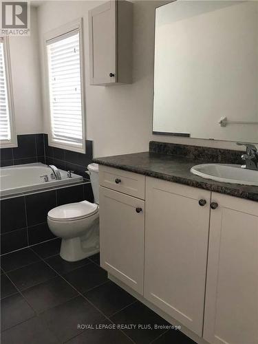 4639 Centretown Way, Mississauga, ON - Indoor Photo Showing Bathroom