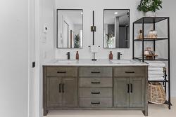 Salle de bains attenante à la CCP - 