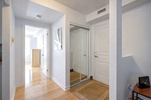 Hall d'entrée/Vestibule - 102-5365 Av. Victoria, Montréal (Côte-Des-Neiges/Notre-Dame-De-Grâce), QC - Indoor Photo Showing Other Room