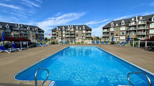 Piscine - 5-9300 Rue Rubaniers, Brossard, QC - Outdoor With In Ground Pool