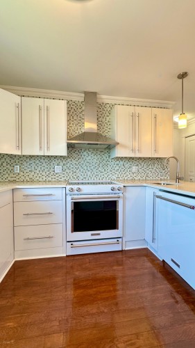 Cuisine - 5-9300 Rue Rubaniers, Brossard, QC - Indoor Photo Showing Kitchen With Upgraded Kitchen