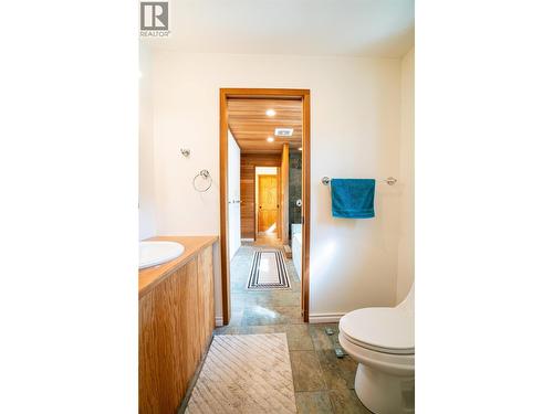 6257 Highway 3, Hedley, BC - Indoor Photo Showing Bathroom