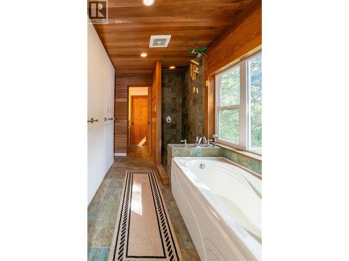 6257 Highway 3, Hedley, BC - Indoor Photo Showing Bathroom