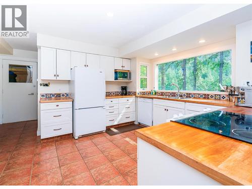 6257 Highway 3, Hedley, BC - Indoor Photo Showing Kitchen With Double Sink