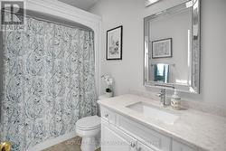 Main Floor: 4-Piece Bathroom - 