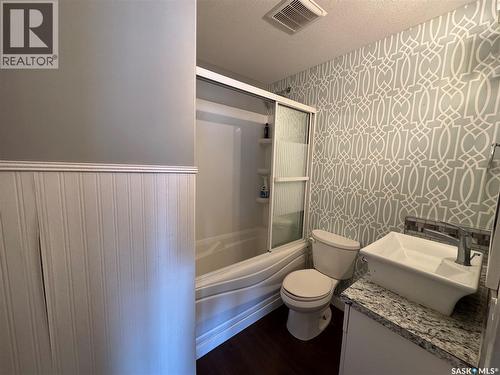 2600 Wallace Street, Regina, SK - Indoor Photo Showing Bathroom