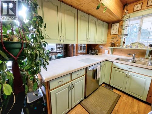 4008 Arrow Park Frontage Road, Arrow Park, BC - Indoor Photo Showing Kitchen With Double Sink