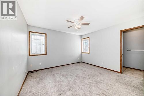Primary bedroom - 21 Hillview Road, Strathmore, AB - Indoor Photo Showing Other Room