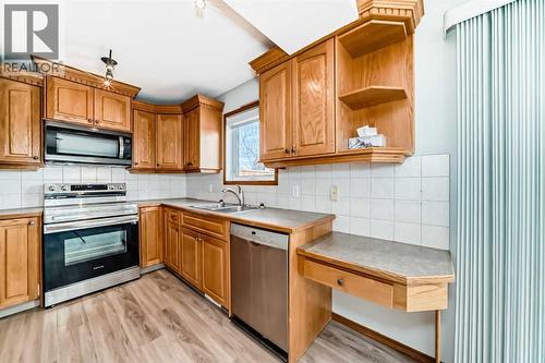 Stainless steel fridge and stove replaced in 2023 and brand new microwave hood fan - 21 Hillview Road, Strathmore, AB - Indoor Photo Showing Kitchen With Double Sink