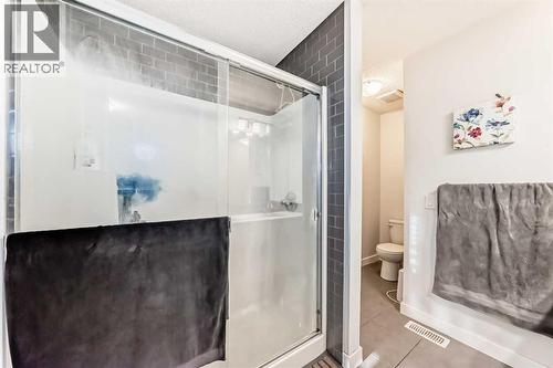 366 Auburn Bay Avenue Se, Calgary, AB - Indoor Photo Showing Bathroom
