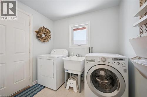 33 Manitoulin Crescent, Kitchener, ON - Indoor Photo Showing Laundry Room