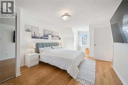 33 Manitoulin Crescent, Kitchener, ON - Indoor Photo Showing Bedroom