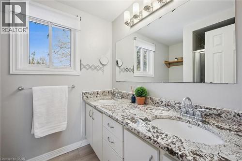 33 Manitoulin Crescent, Kitchener, ON - Indoor Photo Showing Bathroom