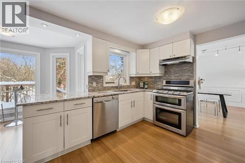 33 Manitoulin Crescent, Kitchener, ON - Indoor Photo Showing Kitchen With Upgraded Kitchen