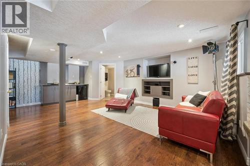 33 Manitoulin Crescent, Kitchener, ON - Indoor Photo Showing Living Room