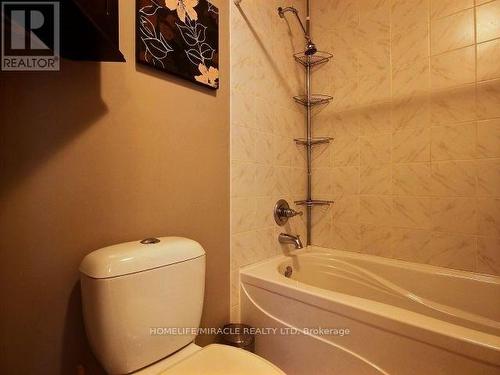 2500 Cobbinshaw Circle, Mississauga, ON - Indoor Photo Showing Bathroom
