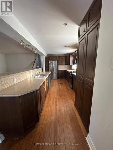 2500 Cobbinshaw Circle, Mississauga, ON - Indoor