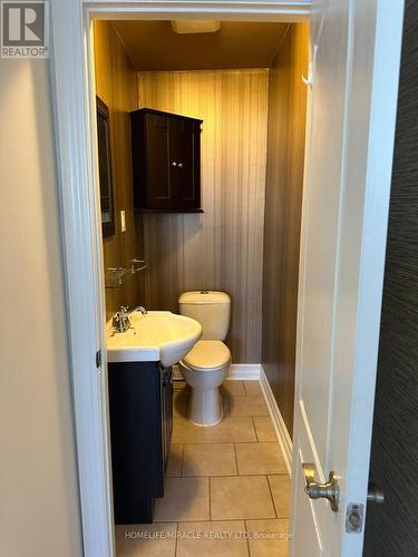 2500 Cobbinshaw Circle, Mississauga, ON - Indoor Photo Showing Bathroom