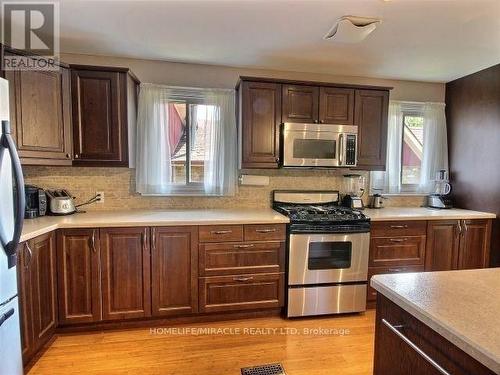 2500 Cobbinshaw Circle, Mississauga, ON - Indoor Photo Showing Kitchen