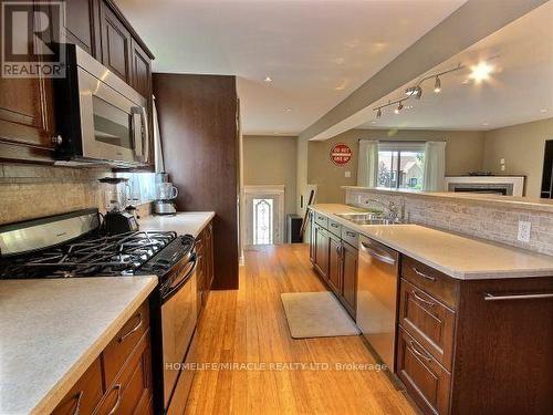 2500 Cobbinshaw Circle, Mississauga, ON - Indoor Photo Showing Kitchen With Double Sink