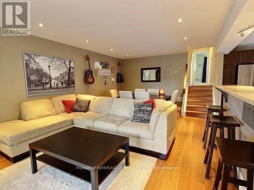 2500 Cobbinshaw Circle, Mississauga, ON - Indoor Photo Showing Living Room