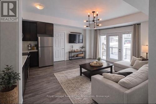 19 - 250 Sunny Meadow Boulevard, Brampton, ON - Indoor Photo Showing Living Room