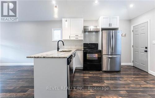222 Kensington Avenue N, Hamilton, ON - Indoor Photo Showing Kitchen