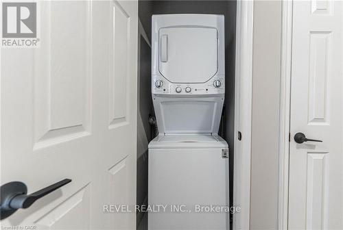 222 Kensington Avenue N, Hamilton, ON - Indoor Photo Showing Laundry Room