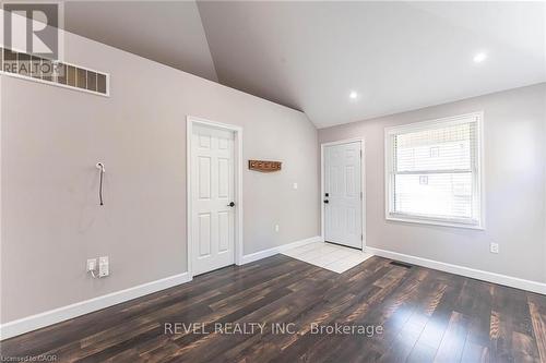222 Kensington Avenue N, Hamilton, ON - Indoor Photo Showing Other Room