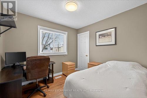 71 Royaledge Way, Hamilton, ON - Indoor Photo Showing Bedroom