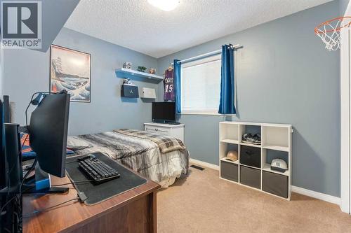 133 Auburn Bay View Se, Calgary, AB - Indoor Photo Showing Bedroom