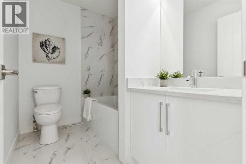 205, 95 Saddlecrest Circle Ne, Calgary, AB - Indoor Photo Showing Bathroom