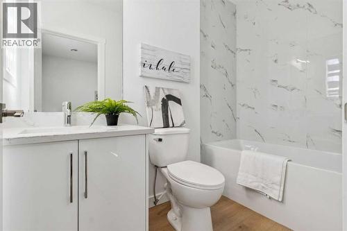 205, 95 Saddlecrest Circle Ne, Calgary, AB - Indoor Photo Showing Bathroom