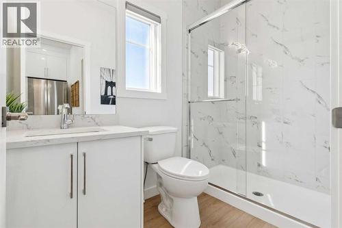 205, 95 Saddlecrest Circle Ne, Calgary, AB - Indoor Photo Showing Bathroom