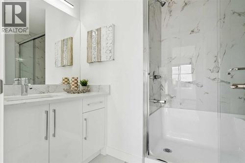 205, 95 Saddlecrest Circle Ne, Calgary, AB - Indoor Photo Showing Bathroom