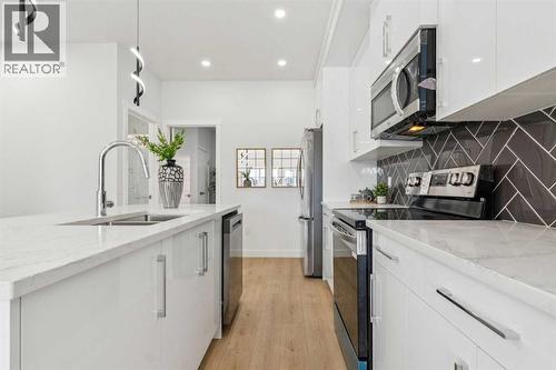 205, 95 Saddlecrest Circle Ne, Calgary, AB - Indoor Photo Showing Kitchen With Double Sink With Upgraded Kitchen