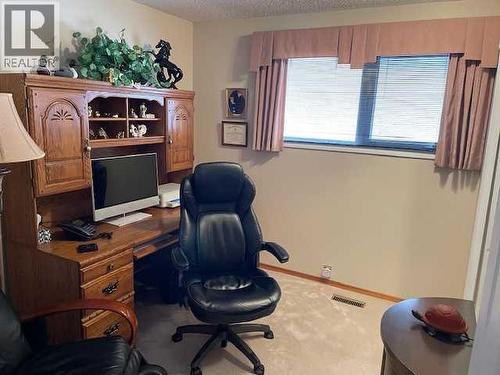 Bedroom/office - 6311 Pineridge Road Ne, Calgary, AB - Indoor Photo Showing Office