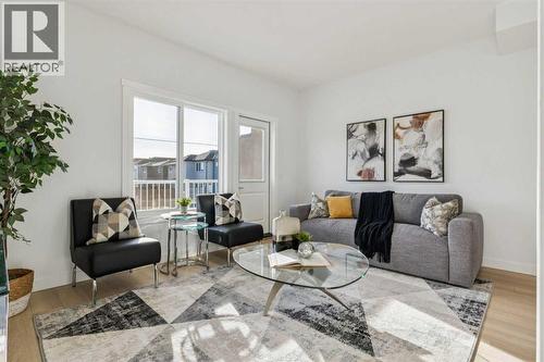 204, 95 Saddlecrest Circle Ne, Calgary, AB - Indoor Photo Showing Living Room