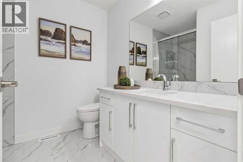204, 95 Saddlecrest Circle Ne, Calgary, AB - Indoor Photo Showing Bathroom