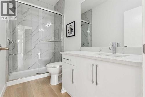 204, 95 Saddlecrest Circle Ne, Calgary, AB - Indoor Photo Showing Bathroom