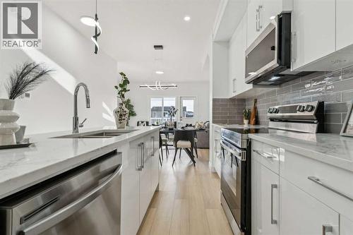 204, 95 Saddlecrest Circle Ne, Calgary, AB - Indoor Photo Showing Kitchen With Upgraded Kitchen