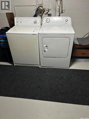 A And B 402 Ash Street E, Saskatoon, SK - Indoor Photo Showing Laundry Room