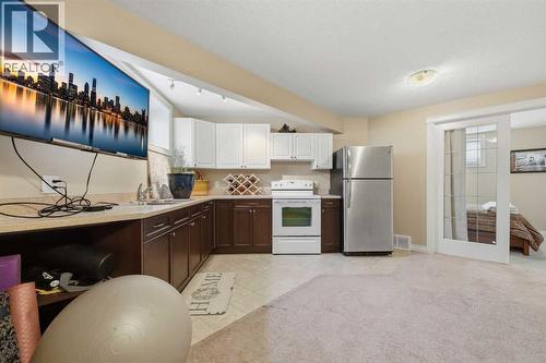 291 Springmere Link Sw, Chestermere, AB - Indoor Photo Showing Kitchen With Double Sink