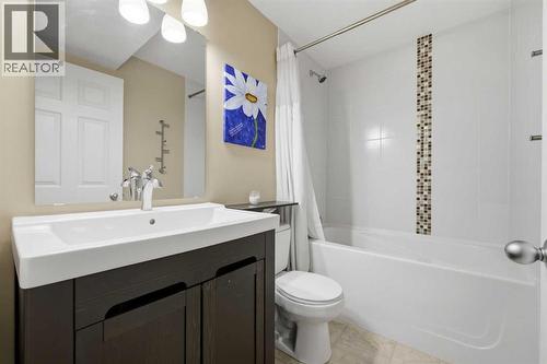291 Springmere Link Sw, Chestermere, AB - Indoor Photo Showing Bathroom