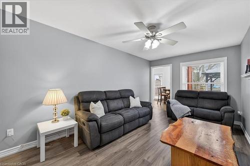 71 Royaledge Way, Hamilton, ON - Indoor Photo Showing Living Room