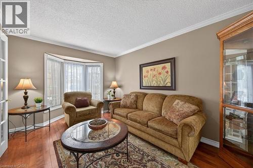 71 Royaledge Way, Hamilton, ON - Indoor Photo Showing Living Room